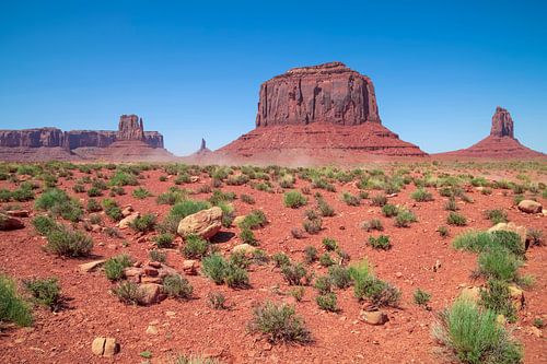MONUMENT VALLEY Sentinel Mesa & West Mitten Butte & Merrick Butte