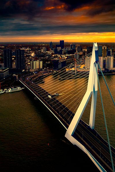 Rotterdam in avondlicht van Rob van der Teen