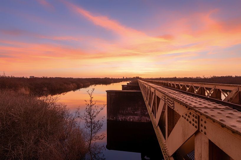 Zonsopkomst bij de Moerputtenbrug van Maikel Brands