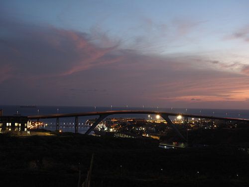 Koningin Julianabrug (Curaçao) bij ondergaande zon