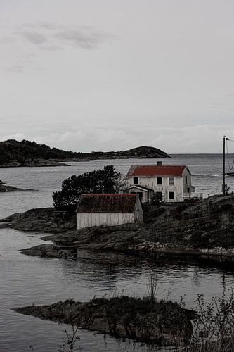 Des maisons sur l'île de Skorpa, juste à l'extérieur de la ville norvégienne de Kristiansund, en Norvège. En toute tranquillité.