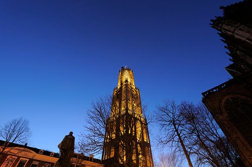 La tour Dom à Utrecht vue du Domplein