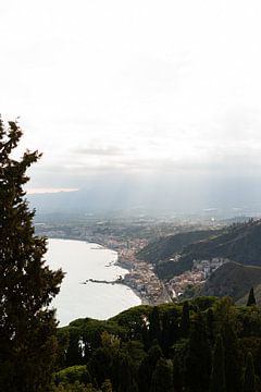 Uitzicht op het eiland Sicilië Italië. van Fotograaf Elise