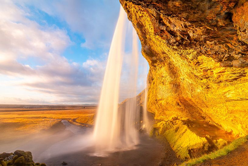 Wasserfall Island in der untergehenden Herbstsonne von Mark den Boer