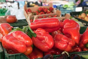 Roter Paprika auf einem Markt auf Mallorca