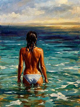 Frau steht im Meer bei Sonnenuntergang