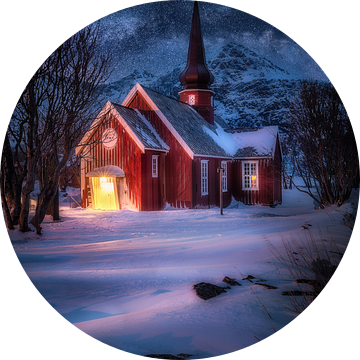 Kerk met sneeuw en sterren in Noorwegen / Lofoten. van Voss Fine Art Fotografie