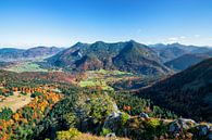 Bergbeklimmersdorp Kreuth in de herfst van Andreas Föll thumbnail