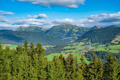 Uitzicht vanaf de Kapf op de Hochgrat en Steibis