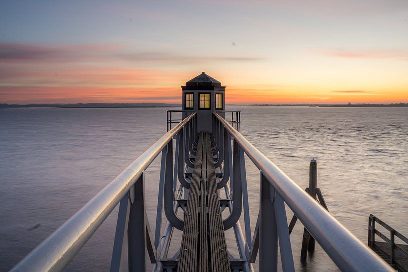 Lever de soleil sur le phare d'Oostmahorn par Goffe Jensma