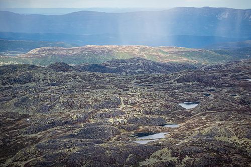 Ruig berglandschap bij de Gaustatoppen, Noorwegen van Arja Schrijver Fotografie