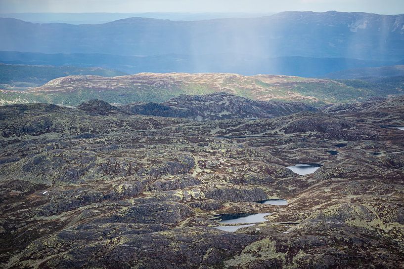 Ruig berglandschap bij de Gaustatoppen, Noorwegen van Arja Schrijver Fotografie