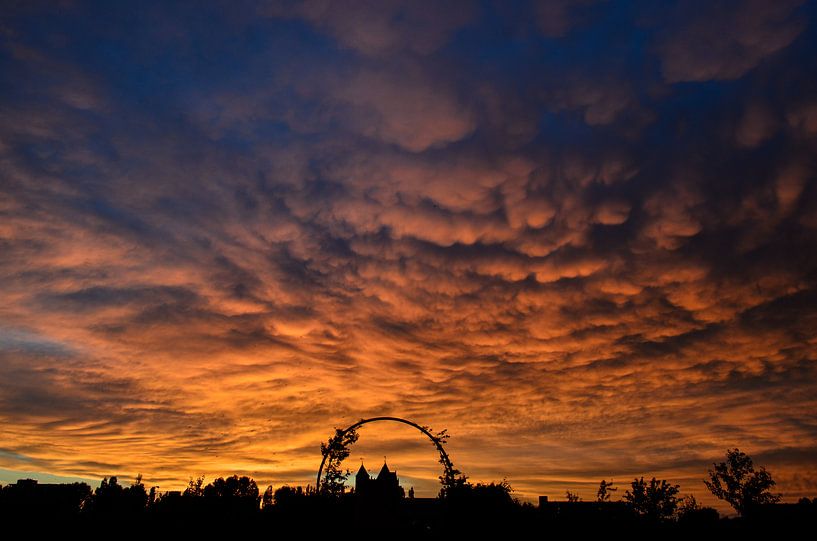 Zonsondergang Assumburg Heemskerk by Yvonne van der Meij