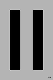 In between - zwart op grijs - staand