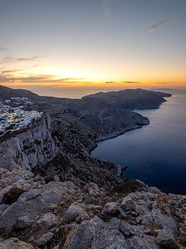 Coucher de soleil sur l'île de Folegandros et la mer Égée | Cyclades, Grèce sur Teun Janssen