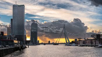 Skyline Rotterdam bei einzigartigem Wetter