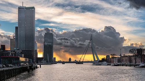 Skyline Rotterdam bei einzigartigem Wetter