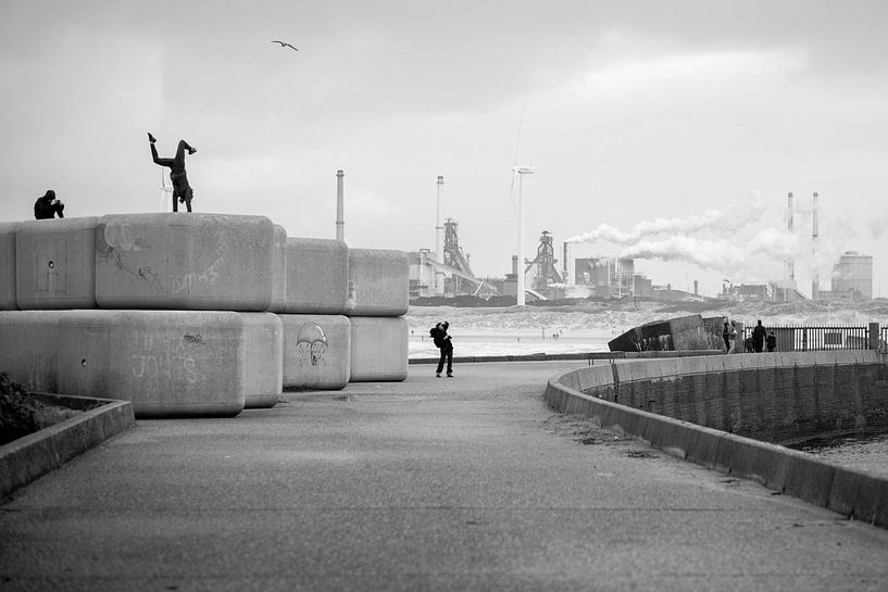 The Noordpier at Wijk aan Zee / Velsen-Noord by Eva Cameron