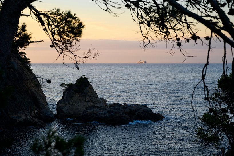 Sonnenaufgangslandschaft an der Costa Brava von Sjoerd van der Hucht