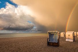 Strandkörbe mit Regenbogen an der Ostsee von Christian Müringer