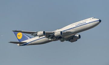 Lufthansa Boeing 747-8 in der Retro-Lackierung. von Jaap van den Berg