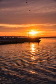 Hafen zum Sonnenuntergang am Vaetternsee in Schweden