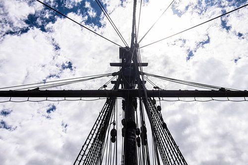 Hoofdmast van de Batavia in Lelystad.