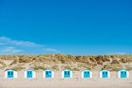 7 strandhuisjes in rij op het eiland Texel. van Ron van der Stappen thumbnail