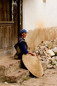 Chinese vrouw met rijsthoed von Cindy Mulder