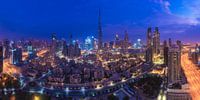 Dubai Skyline mit Burj Khalifa zur Blauen Stunde von Jean Claude Castor Miniaturansicht
