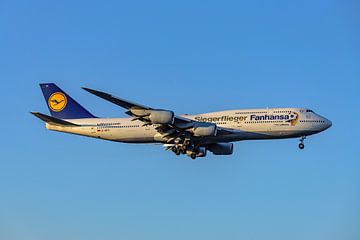 Lufthansa Boeing 747-8 "Fanhansa Siegerflieger". van Jaap van den Berg