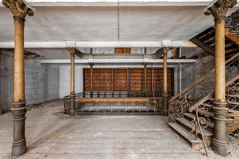 Lost Place - verlassenes Treppenhaus von Gentleman of Decay