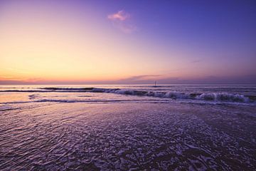 Sonnenuntergang am Strand, Den Haag von Wouter Kouwenberg