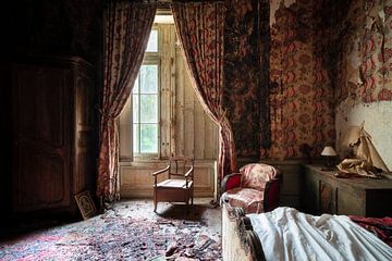 Abandoned Bedroom in Decay. by Roman Robroek - Photos of Abandoned Buildings