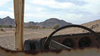 Der verrostete Toyota im Tabuk-Nationalpark