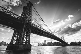 Williamsburg Bridge, New York City (Schwarz Weiß) von Sascha Kilmer