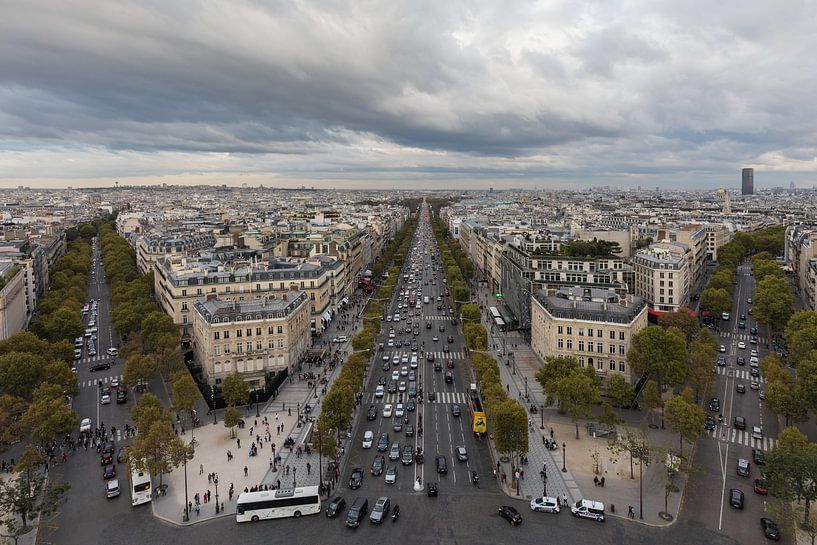 De Champs Elysées vanaf de Arc de Triomphe in Parijs van MS Fotografie | Marc van der Stelt