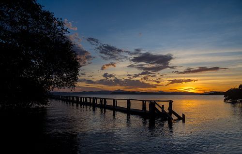 Steiger met zonsondergang