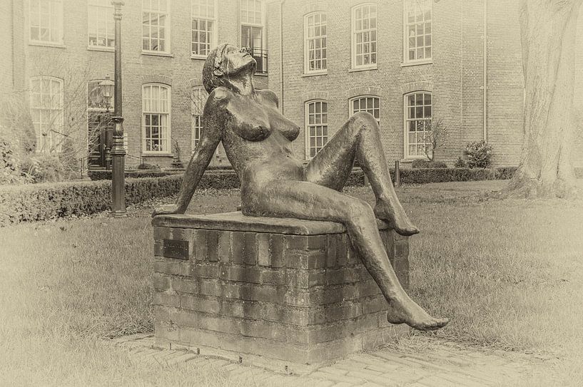 Else, sculptuur van Maïte Duval in de Oude Bornhof te Zutphen. van Ron Poot