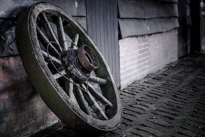 Old wheel by Erwin Heuver