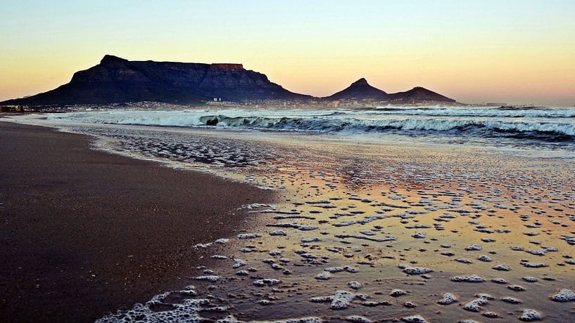 la montagne de la Table au Cap au lever du soleil par Werner Lehmann