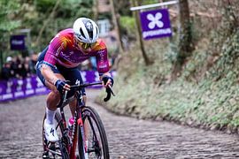 Lorena Wiebes erobert die Mauer