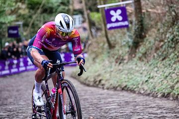 Lorena Wiebes conquers the Wall