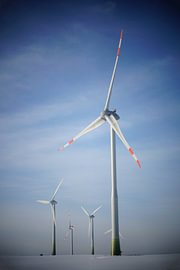 Windräder im Winter von Lumis Ti