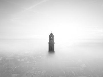 Die Pfeffermühle von Zwolle im Nebel von Bas van der Gronde