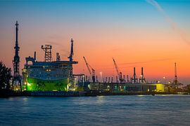 Hamburg - Dock Elbe 17 in het avondlicht van Sabine Wagner