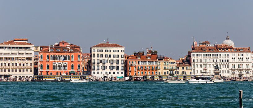 Huizen in Venetië by Matthijs de Rooij