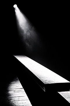 Lichtstraal op houten plank van Imperial Art House