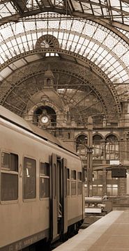 Antwerp central station by Henriette Tischler van Sleen