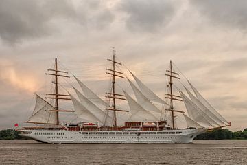 Zeilen van verlangen - Sea Cloud Spirit op de Elbe van Sabine Wagner